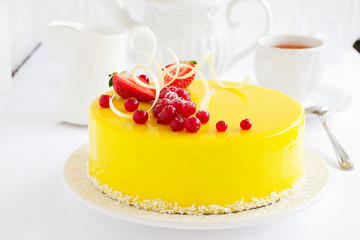 Lemon-strawberry cake mousse.