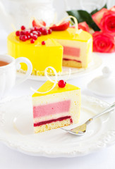 Lemon-strawberry cake mousse.