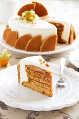 Honey cake with caramel.