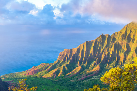 Amazing view of the Kalalau Valley and the Na Pali coast, Kauai - Powered by Adobe