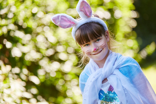 M&auml;dchen in der Verkleidung als Hase