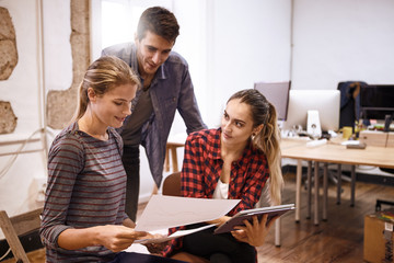 Obraz premium Team of three happy young professionals