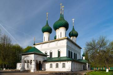 Fototapeta na wymiar Fyodorovskaya Church in Yaroslavl. Golden ring of Russia