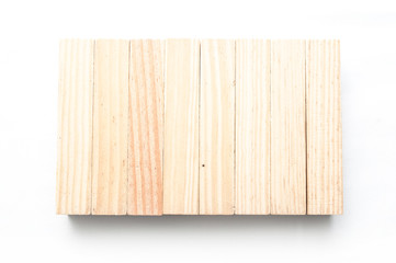 détail briques de bois sur fond blanc