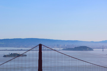 Obraz premium Golden Gate Bridge and Alcatraz Island