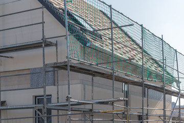 Rohbau Fertighaus mit Gerüst