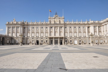 Fototapeta na wymiar Palacio Real y plaza de la Armería