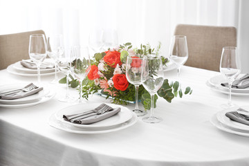 Elegant table setting with beautiful flowers