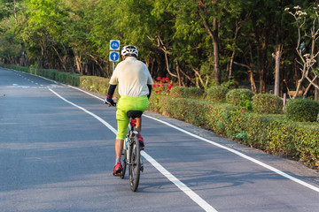 Fototapeta premium Cycling in the park