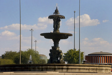 Fototapeta na wymiar Fuente de la Alcachofa de Madrid