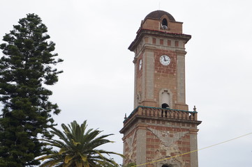 Fototapeta na wymiar Clock tower and sky