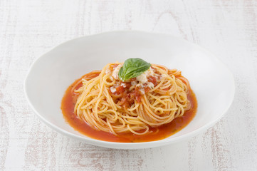 モッツァレラチーズのパスタ　パスタ　トマトソース