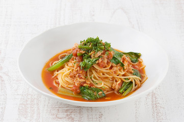 ツナと青菜のパスタ　パスタ　トマトソース