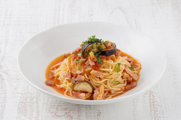 ナスとベーコンのパスタ　パスタ　トマトソース