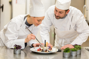 Chef teaching in cooking class - 136899595