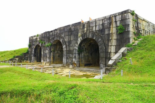 胡朝の城塞　南門内側