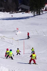 Fototapeten sports d 'hiver - cours de ski collectif © minicel73