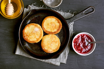 Curd cheese pancakes