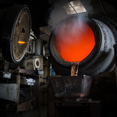Fototapeta na wymiar Hot steel pouring in steel plant