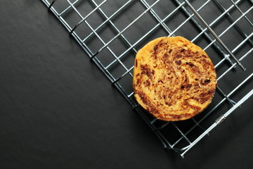 Cookie put on baking grille. 