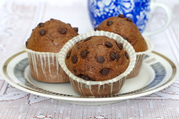 Muffins with chocolate on the plate