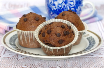 Muffins with chocolate on the plate