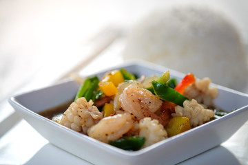 Shrimp with black pepper and rice.