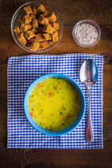 pea soup with croutons