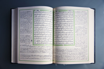 Obraz premium The holy Quran opened