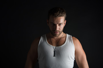 Naklejka premium sexy muscular young man