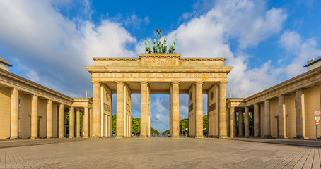 Obraz premium Brandenburg Gate at sunrise, Berlin, Germany
