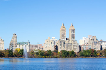 Obraz premium Iconic views of the Upper West Side by the Central Park Reservoi