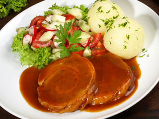 Schweinebraten mit Kartoffelknödel