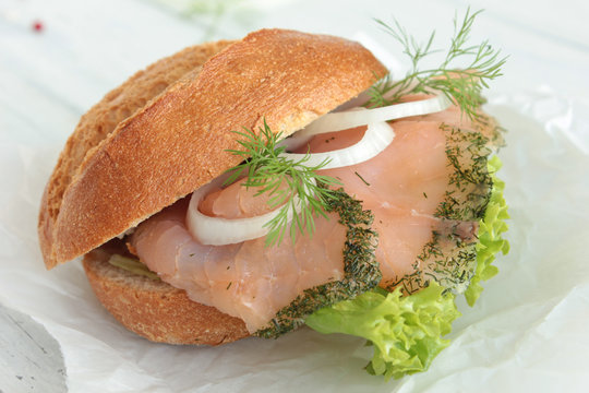 Lachsbrötchen-Bilder: Stock-Fotos &amp; -Videos. | Adobe Stock