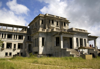 Fototapeta premium CASINO DU BOKOR , HERITAGE DE LA PERIODE COLONIALE AU CAMBODGE