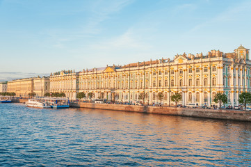 Fototapeta na wymiar Hermitage complex and Winter Palace facade view from Neva river, St Petersburg 
