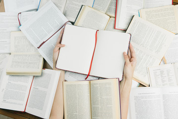 Obraz premium Open notebook on the top of books. Education and knowledge theme. Reading lover. Conceptual photo education and reading lovers theme. Template mockup 