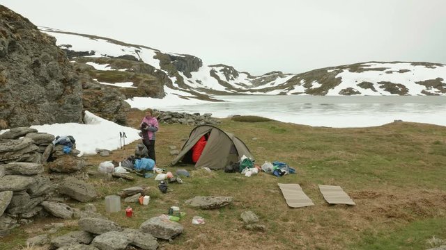 Hikers put things before leaving the camp