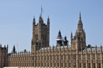 Fototapeta na wymiar Torres del parlamento de Londres