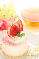 strawberry cake and tea