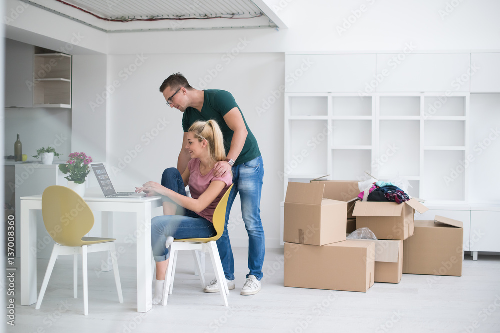 Wall mural young couple moving in a new home