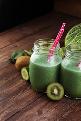 Obraz na płótnie Canvas Healthy green smoothie and ingredients - superfoods, detox, diet