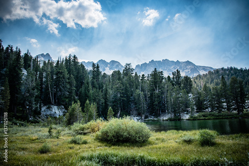 emerald lake in the mammoth lakes basin appear green stock photo