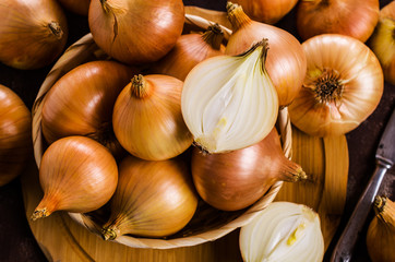 Fresh  bulb onions