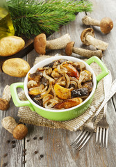 Fried potatoes with mushrooms
