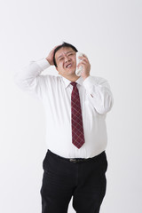 スーツを着た男性