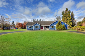Fototapeta na wymiar Beautiful blue rambler house with tile roof