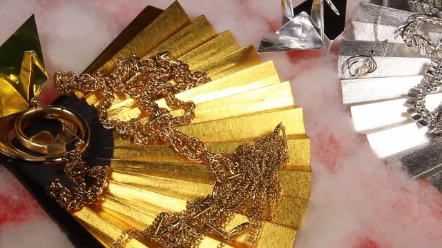 金扇銀扇と貴金属