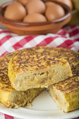 Tortilla española o de patatas ideal para el desayuno o el aperitivo