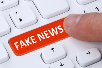 Fake News Nachrichten Wahrheit Lüge Medien Internet Button Fing